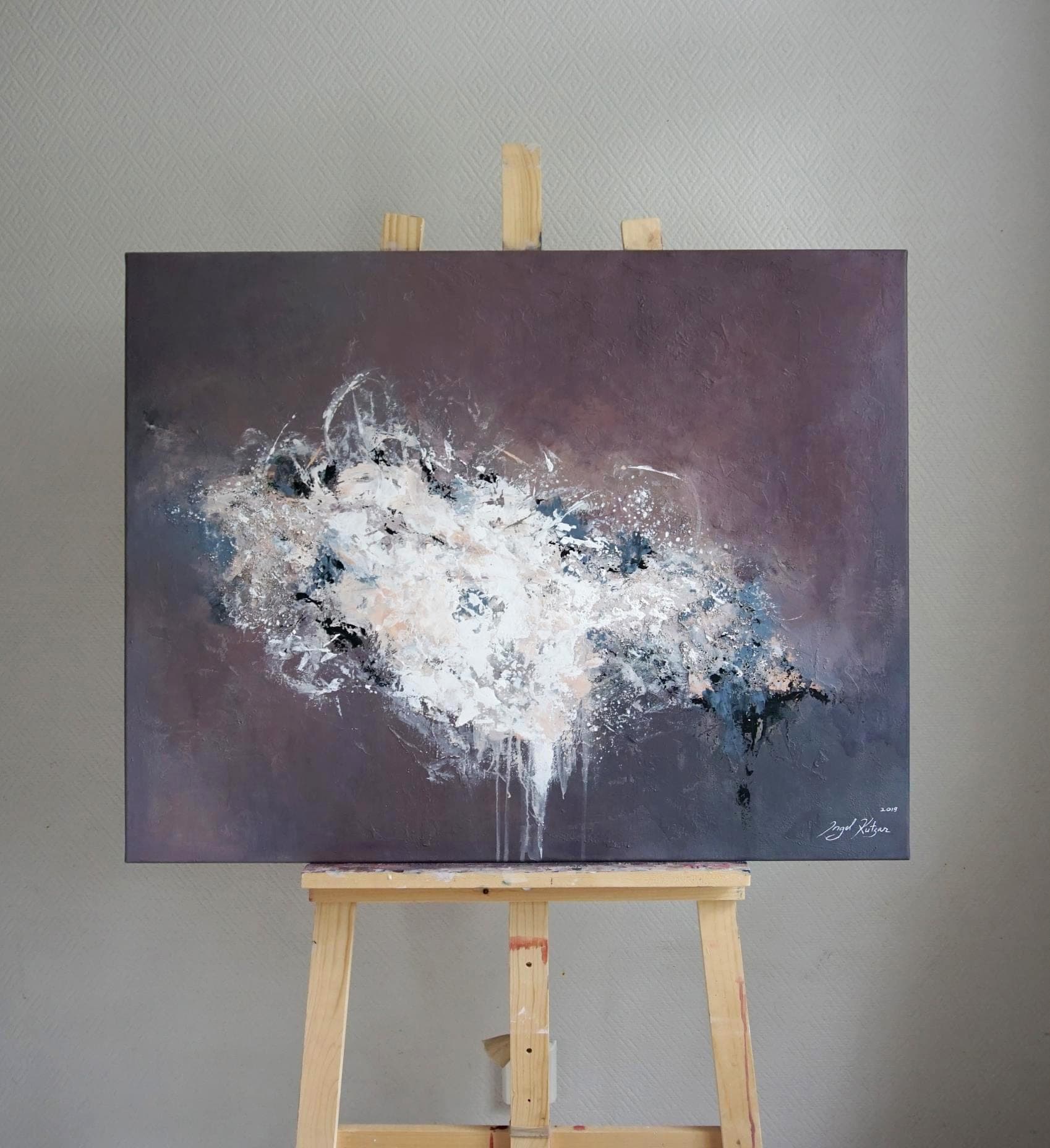 Kaasaegne abstraktne kunst interjööris, maal "Kustumatu sära" 