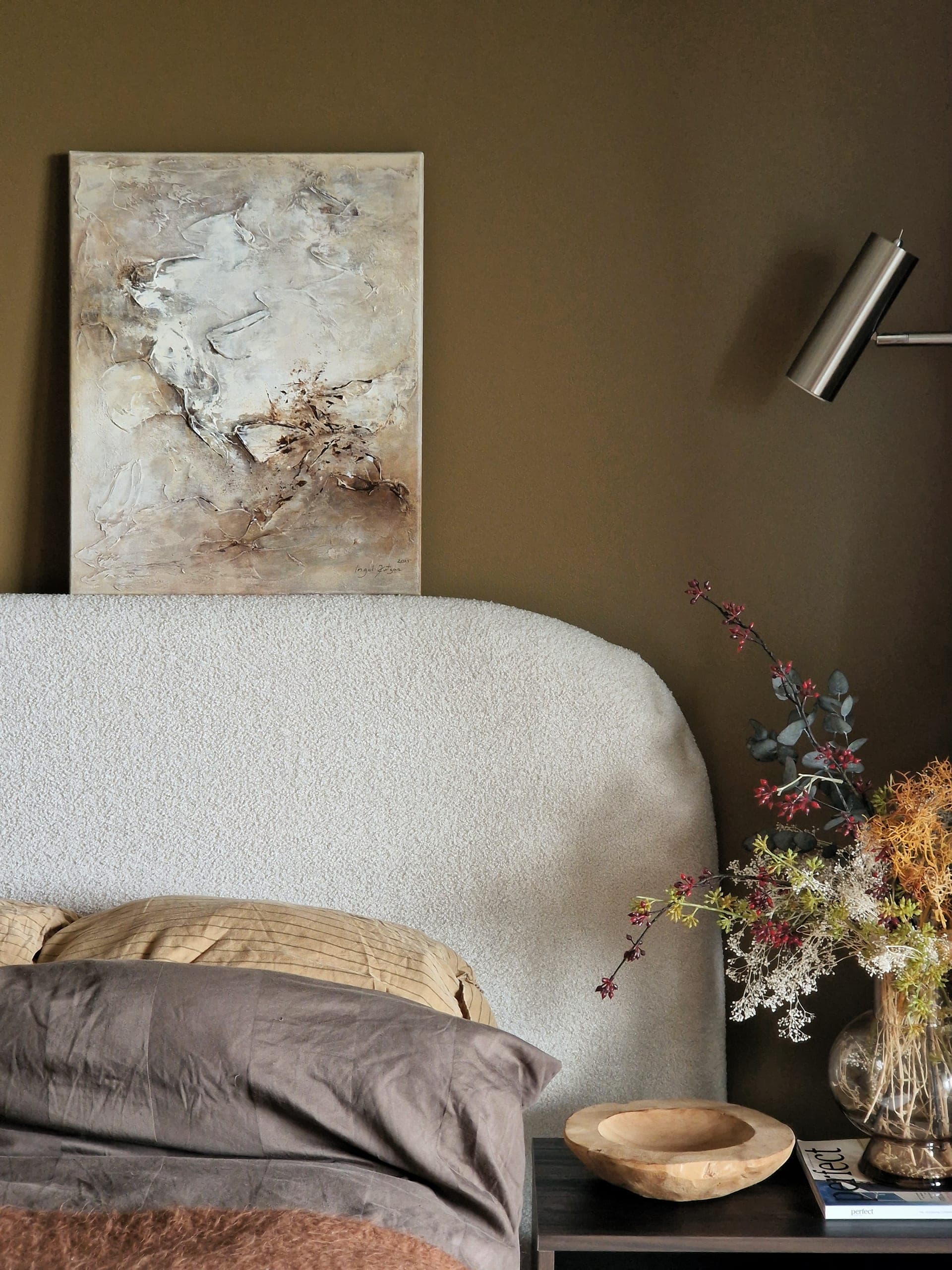 Secretly II – textured original abstract painting in light beige tones